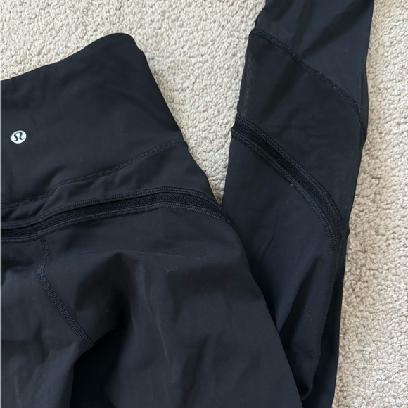 LULU LEMON SIZE 4 MESH CROPPED LEGGINGS BLACK - Picture 3 of 4